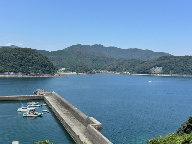 とある港町