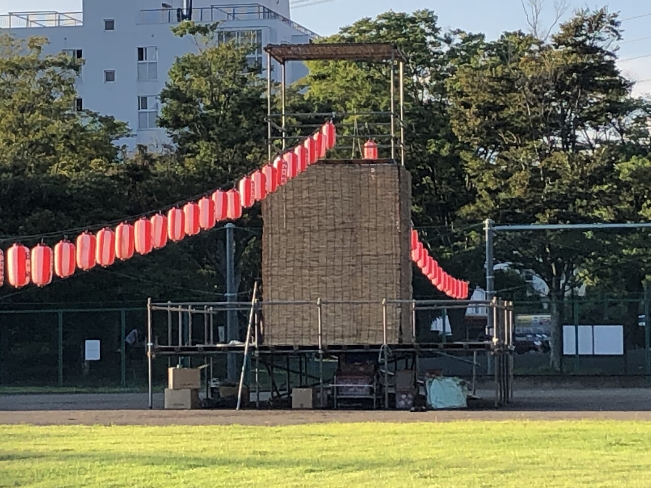 嶮山公園提灯とヤグラ