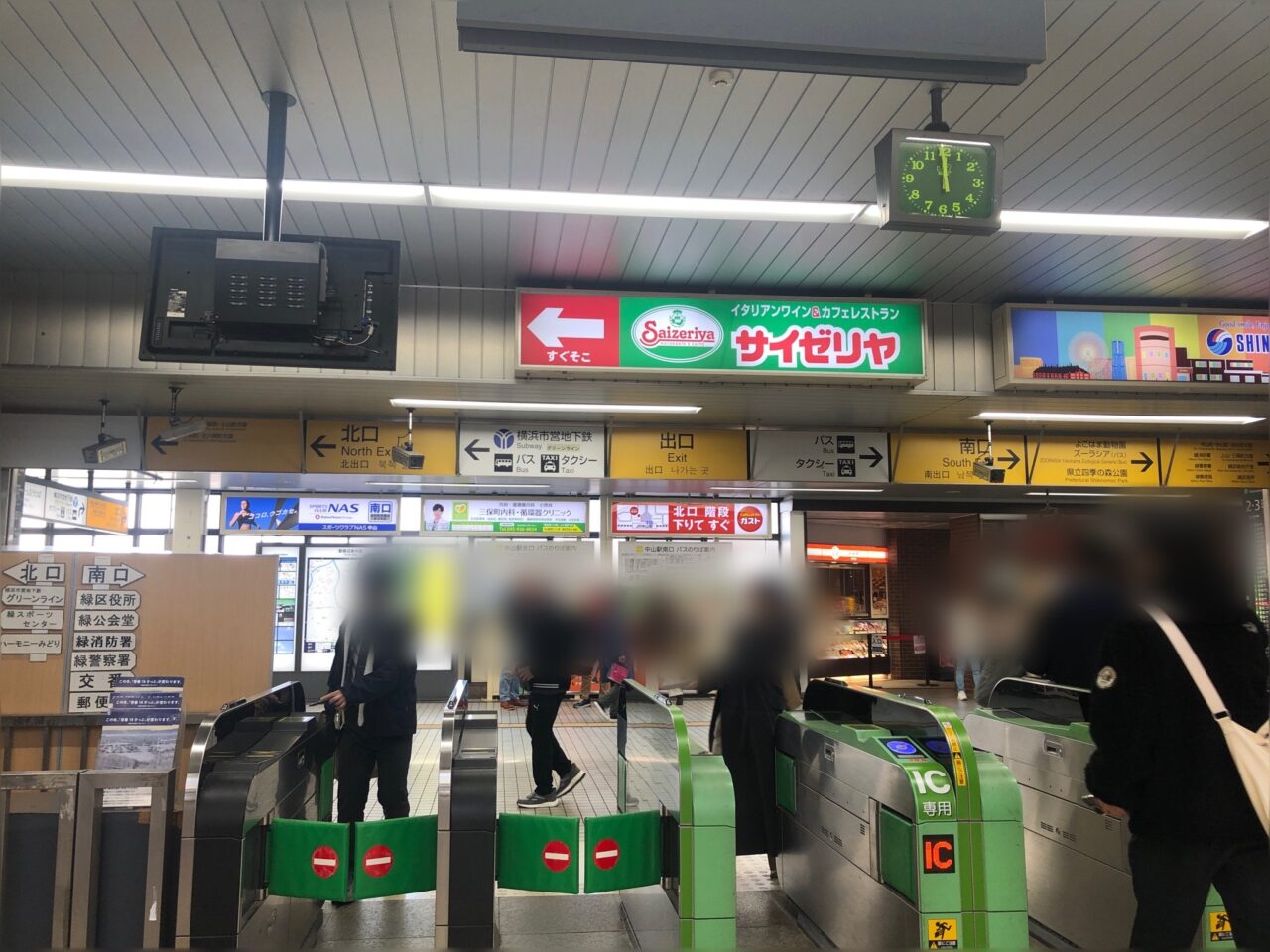 JR中山駅改札