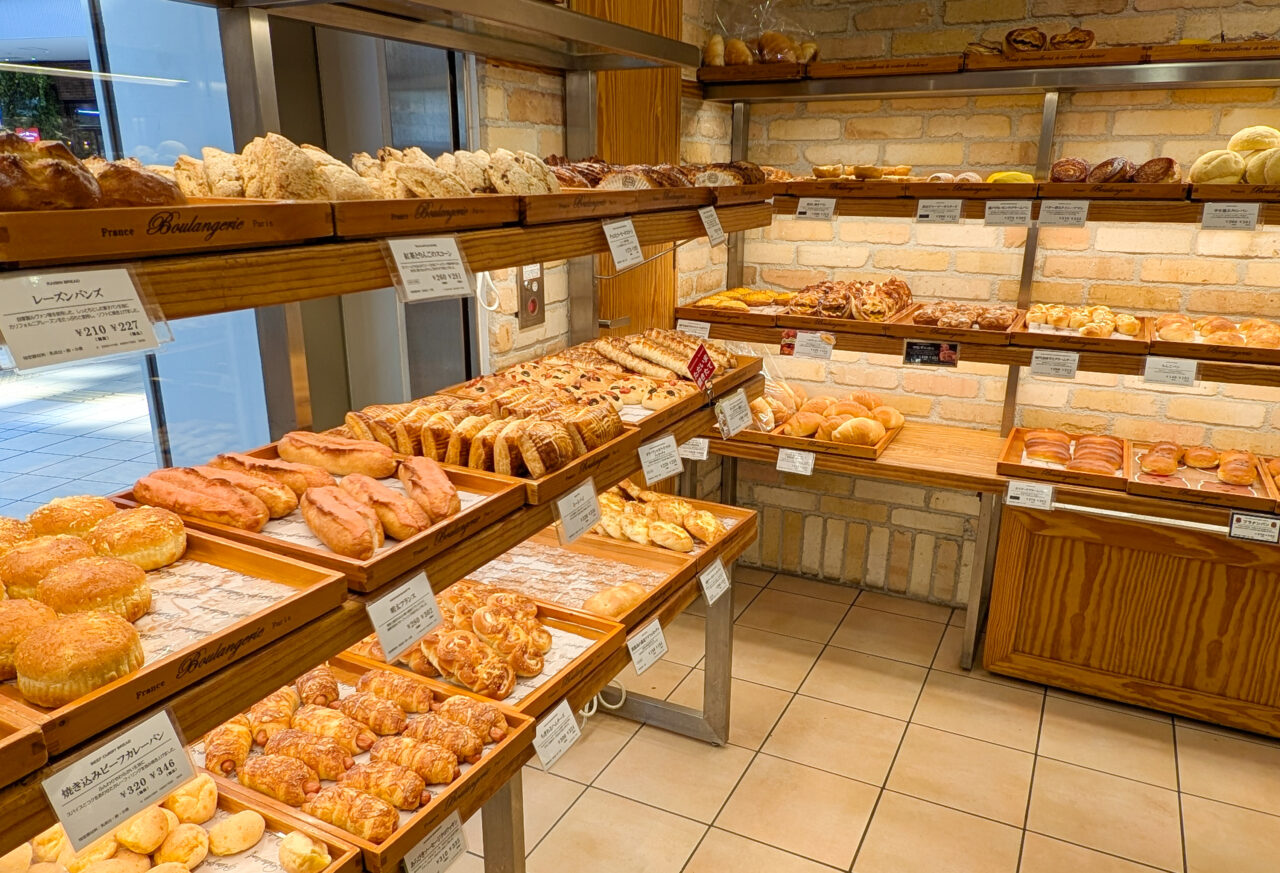 神戸屋レザンジュ たまプラーザテラス店のパン売り場