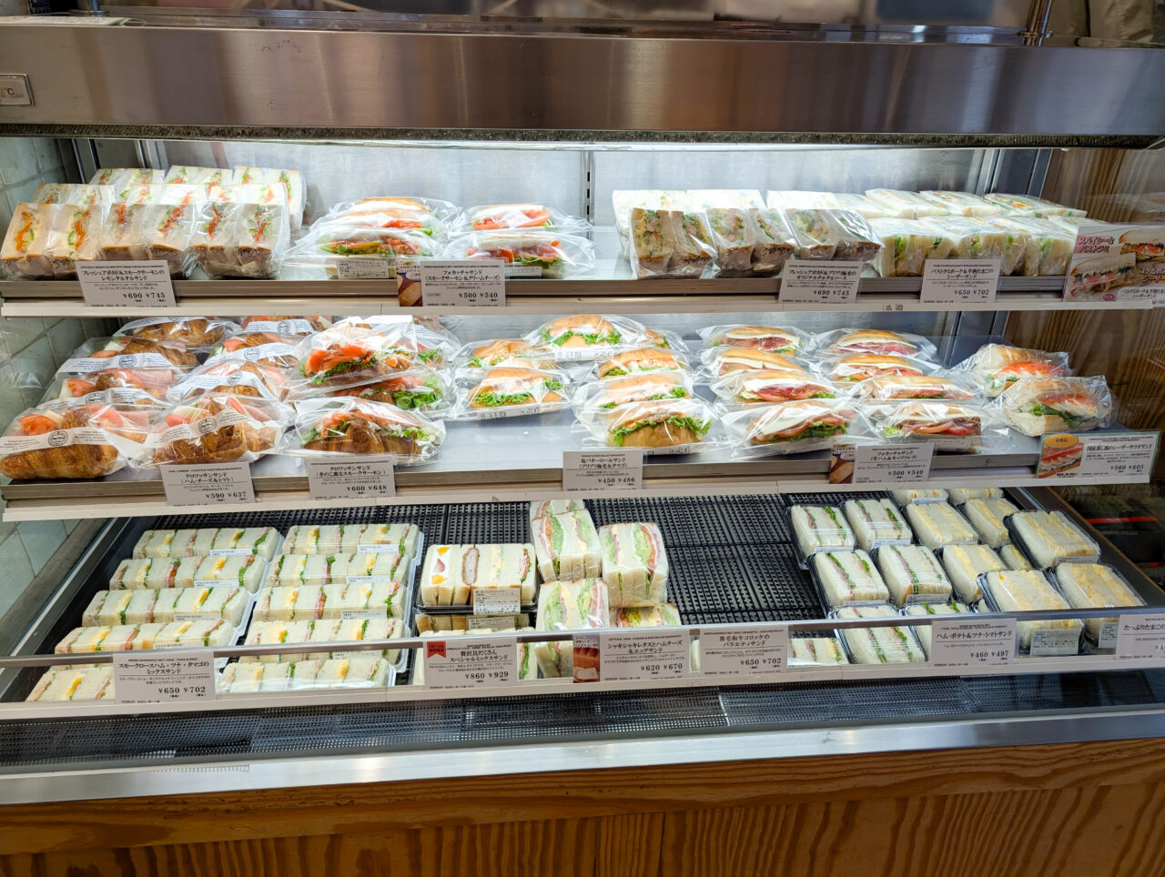 神戸屋レザンジュ たまプラーザテラス店のパン売り場