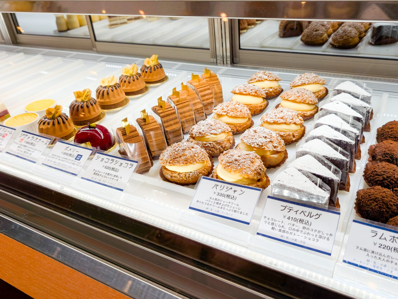 ベルグの4月のケーキ売り場