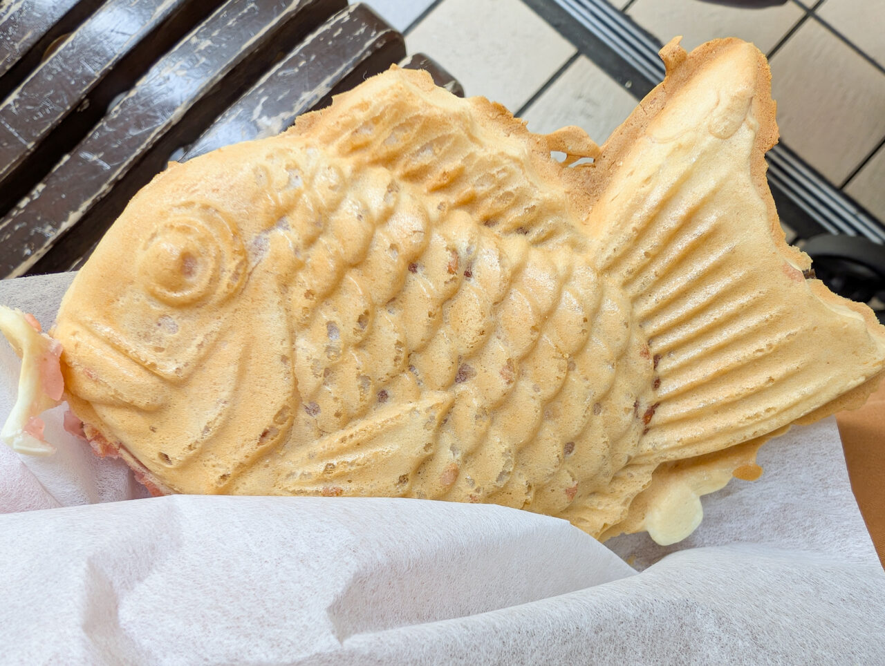 銀のあんの桜もち