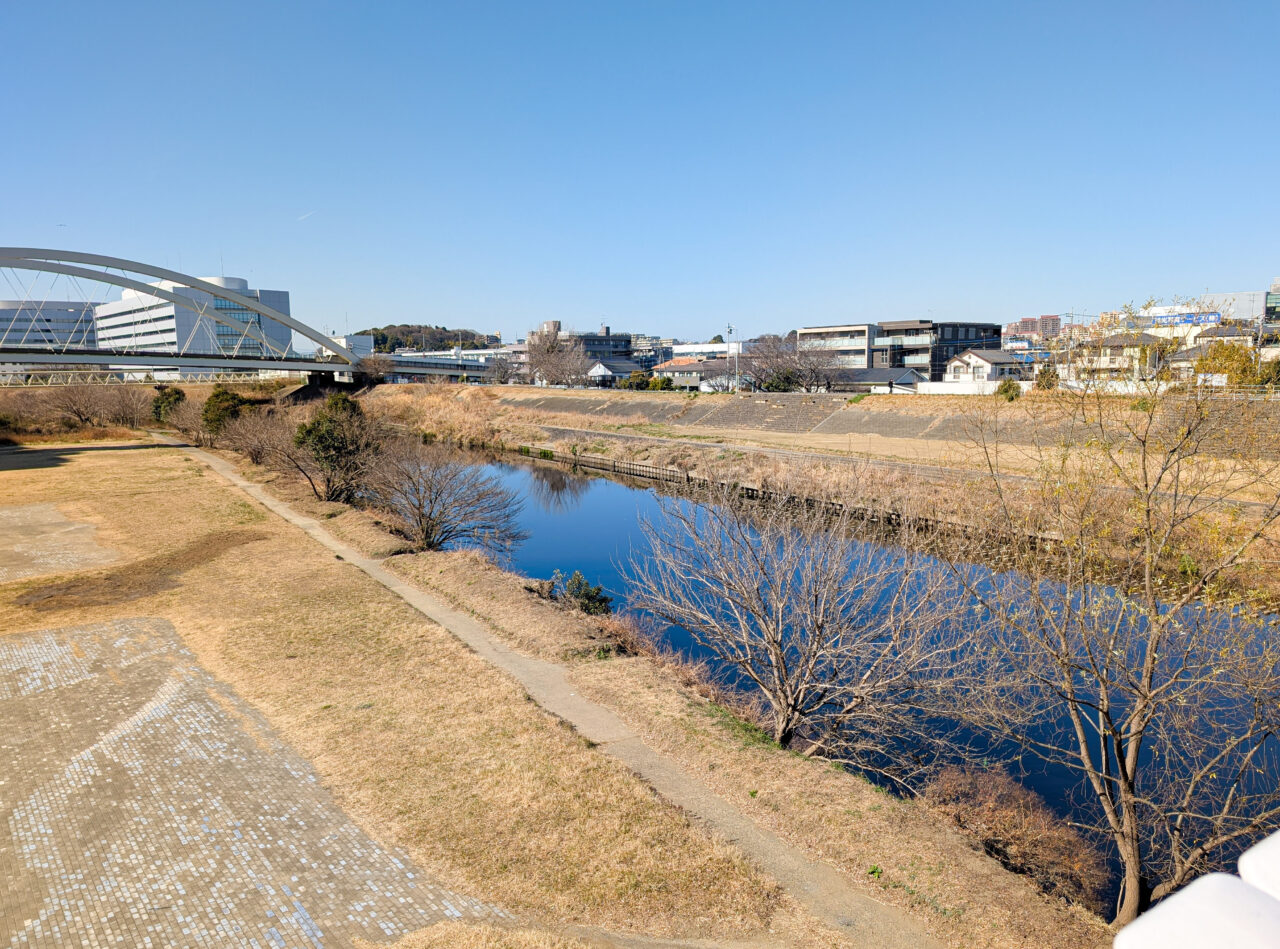 鶴見川沿い