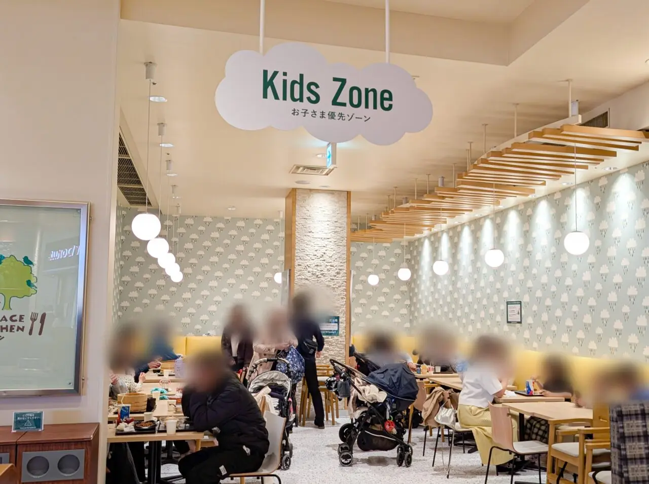 たまプラーザテラスのフードコート「テラスキッチン」リニューアルオープン当日(2026年3月1日)