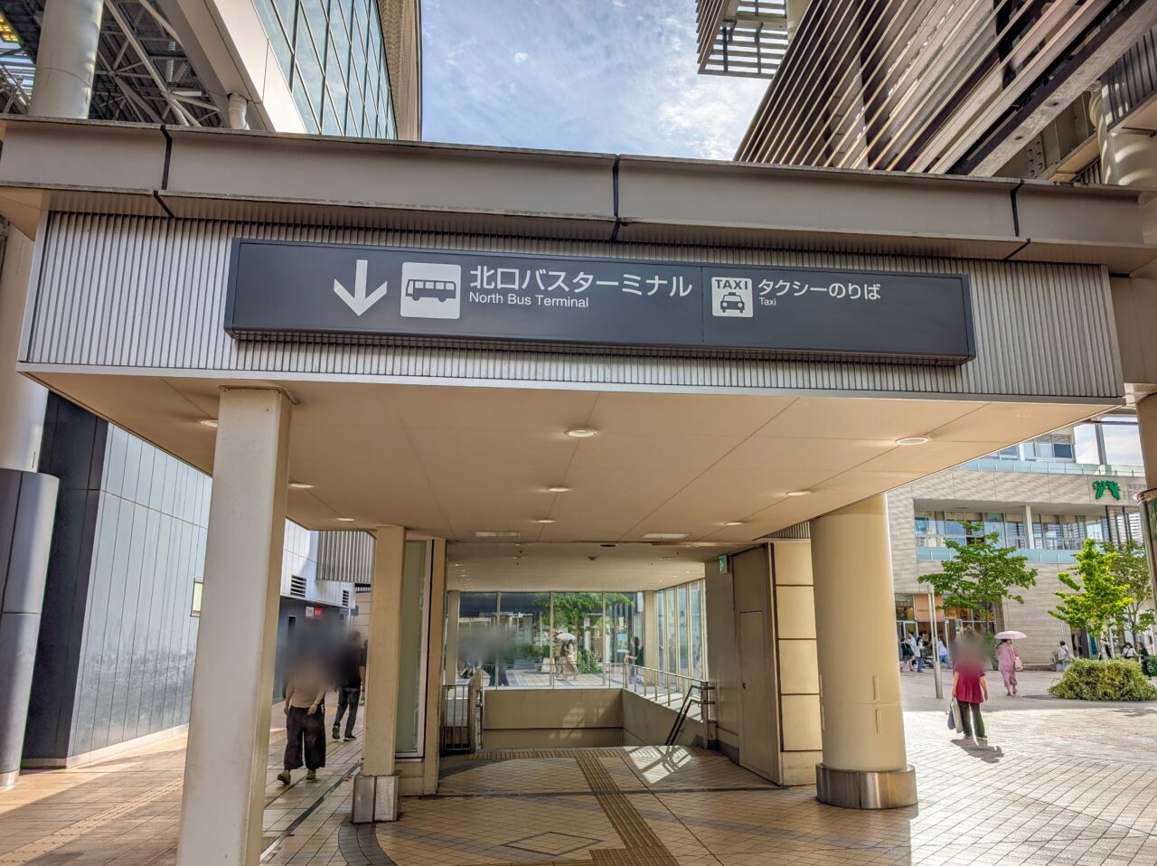 たまプラーザ駅北口バスターミナルへの階段