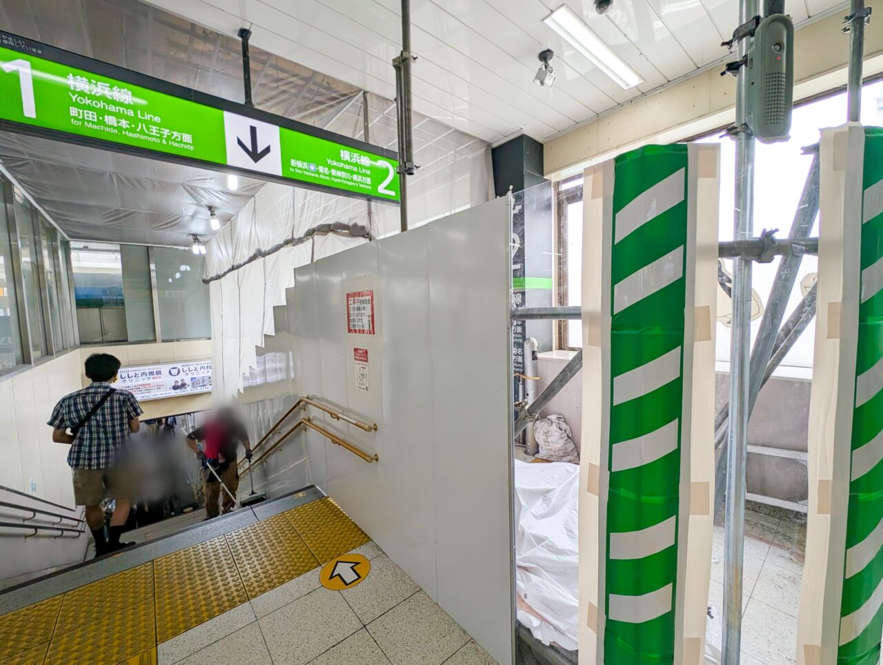 鴨居駅のエスカレーターが工事中
