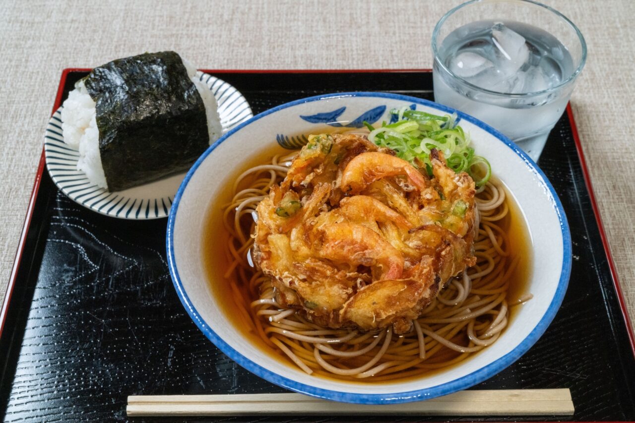 蕎麦とおにぎり
